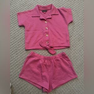 Never worn 4T girls Vince Camuto pink Set